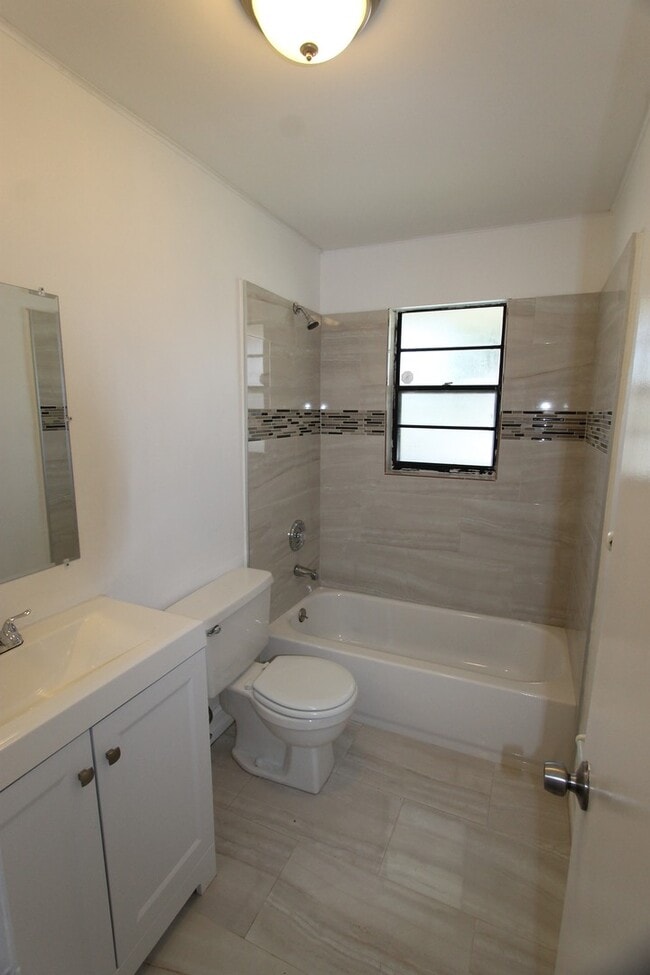 Photo - 2445 Thomasson Dr Unidad D