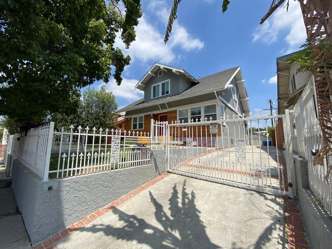 208 N Coronado St