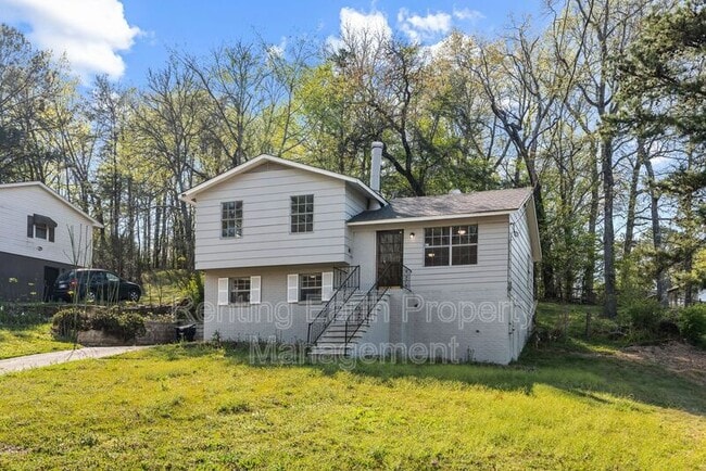 Photo - 2836 Creek Ln NE