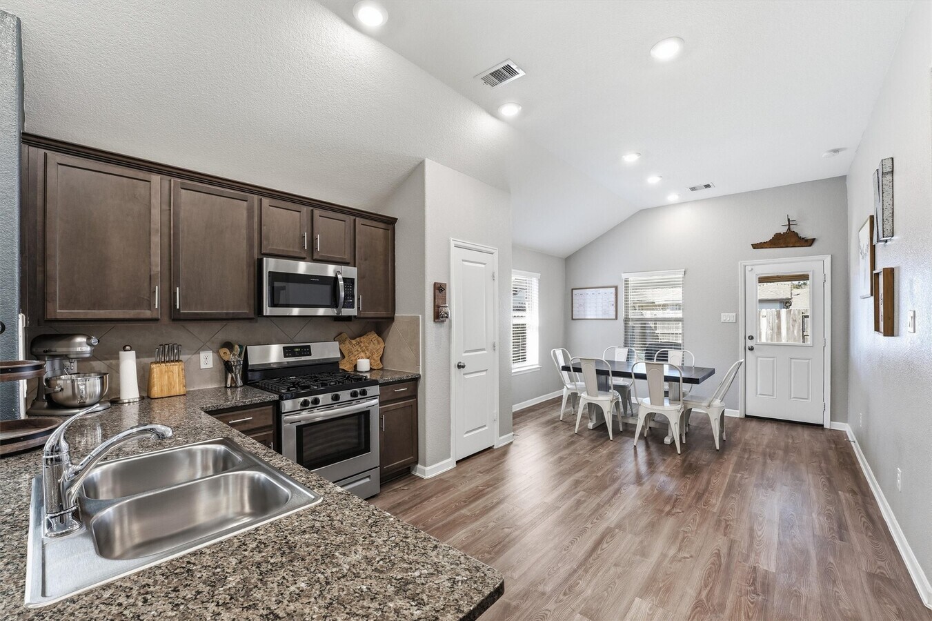 Photo - 16119 Barge Way