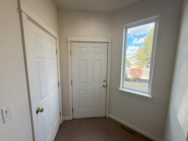Photo - FANTASTIC 3 BEDROOM AND 2.5 BATHROOM TOWNHOUSE IN REDMOND!