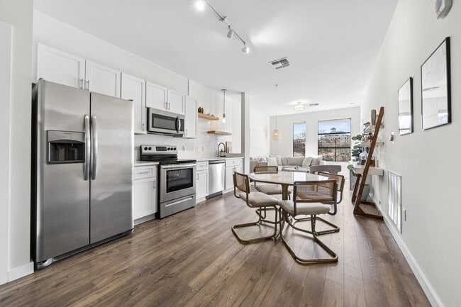 Building Photo - 1900 12th Ave S Unit 322