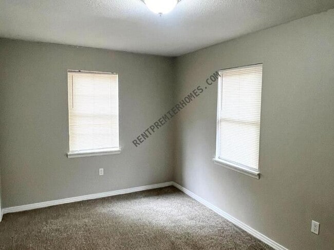Building Photo - 16 Brookway Ln