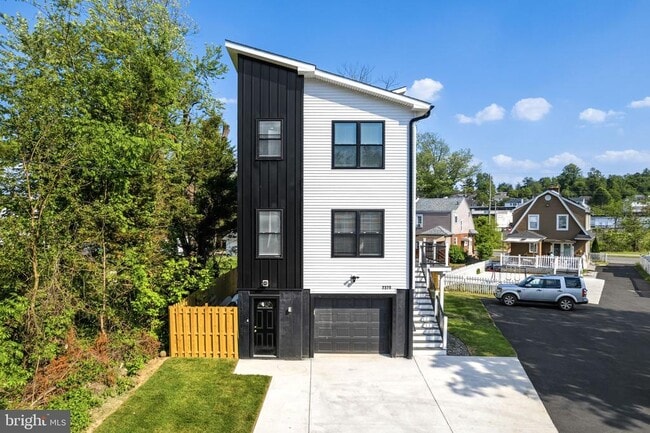 2370 Randolph St
