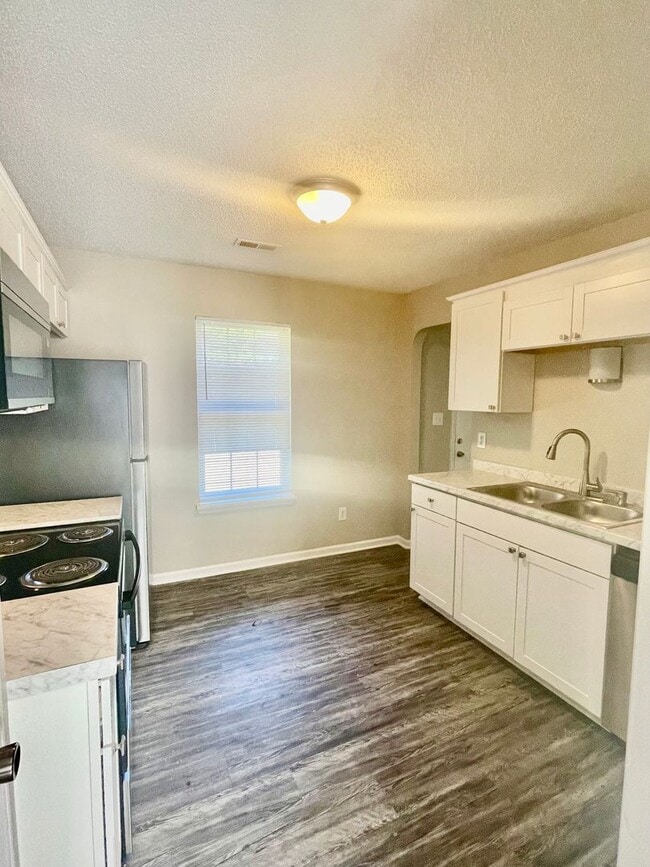 Photo - Adorable 3 bedroom 2 bath Ranch style home...