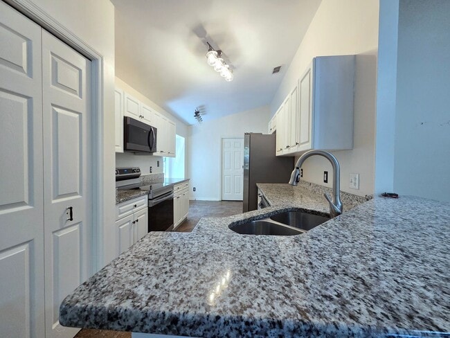 Photo - 1008 Royal Oaks Dr