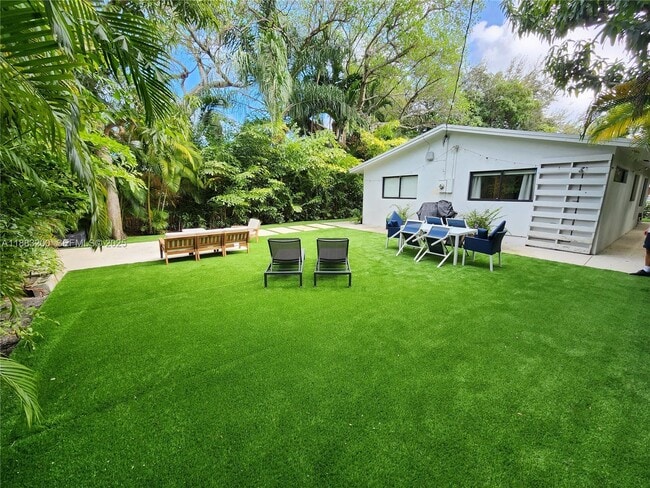 Photo - 77 NE 43rd St