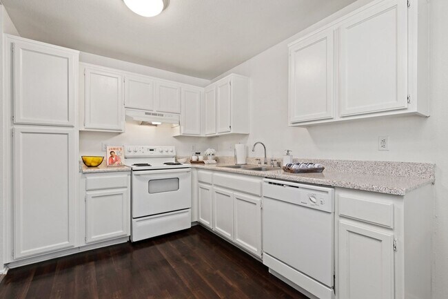Aventine Court Apartment Homes