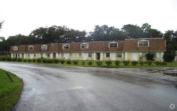 Scot's Arms Apartments