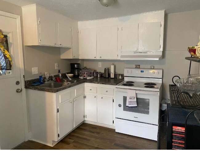 Photo - 207 N Elm St