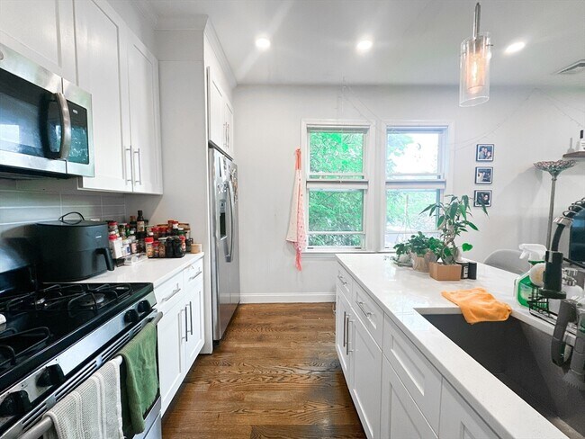 Photo - 77 Torrey St Unit 2