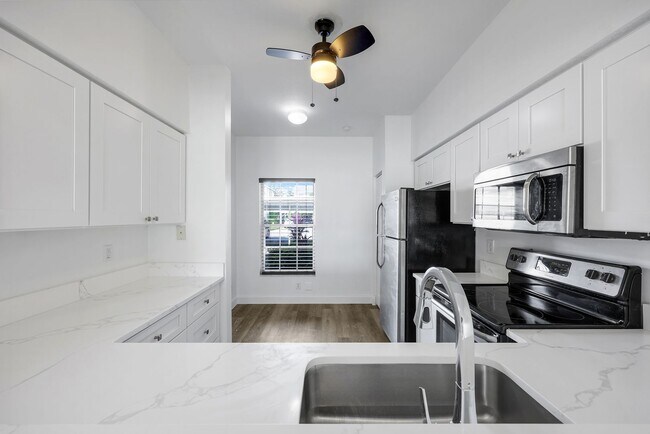 Photo - 3250 Cypress Glen Way Unidad #402