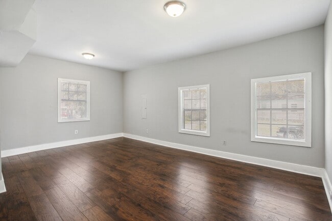 Large 3BR/2.5BA Two Story House Near Downt... - Large 3BR/2.5BA Two Story House Near Downt...