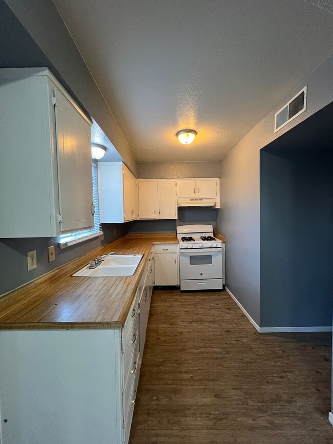 Photo - 1830 S Garden St