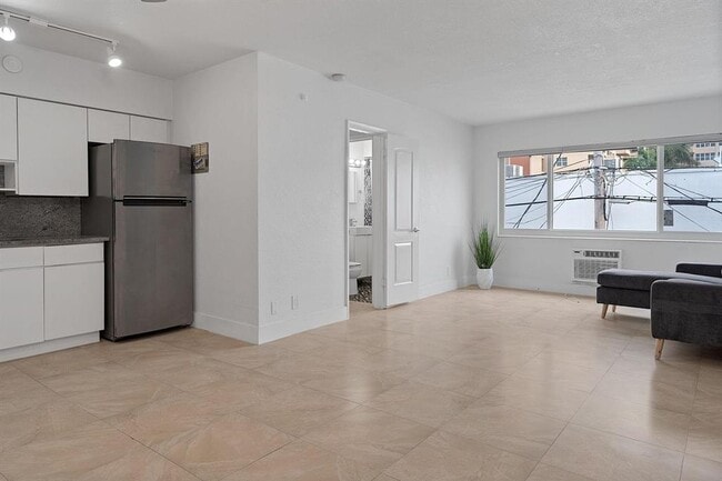 Photo - 3349 NE 33rd St Unit #2