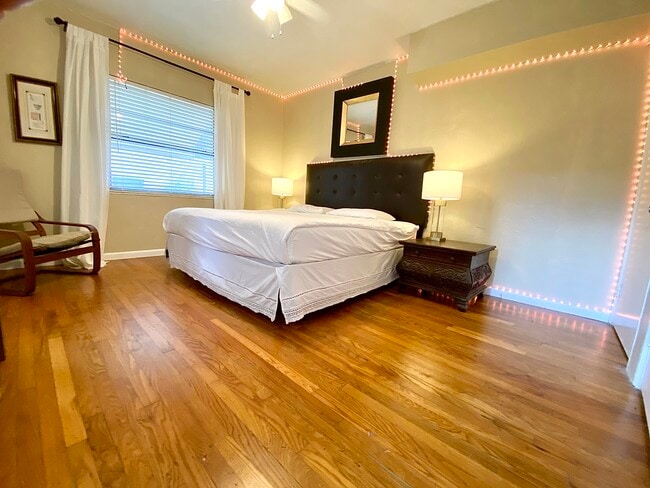 Building Photo - 500 NE 62nd St