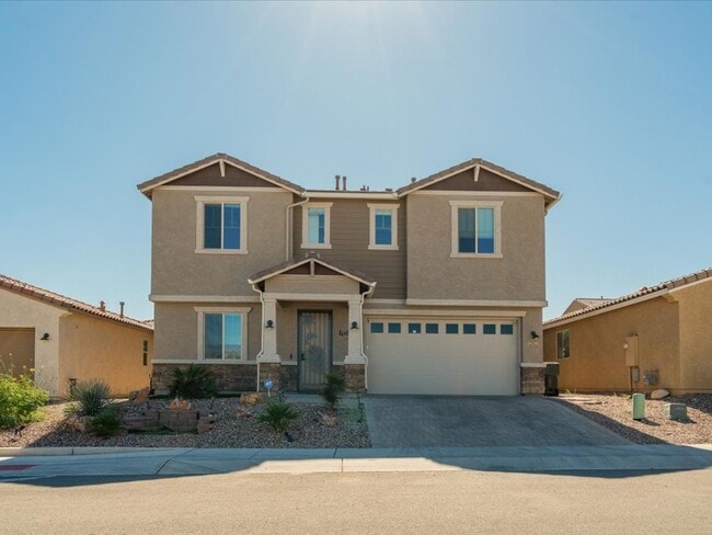 Building Photo - 3 Bedroom, 2.5 Bath