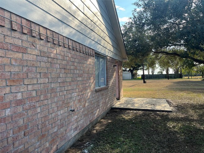 Photo - 768 Heritage Ln