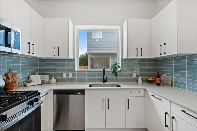 Room in Apartment on N Bluff Dr