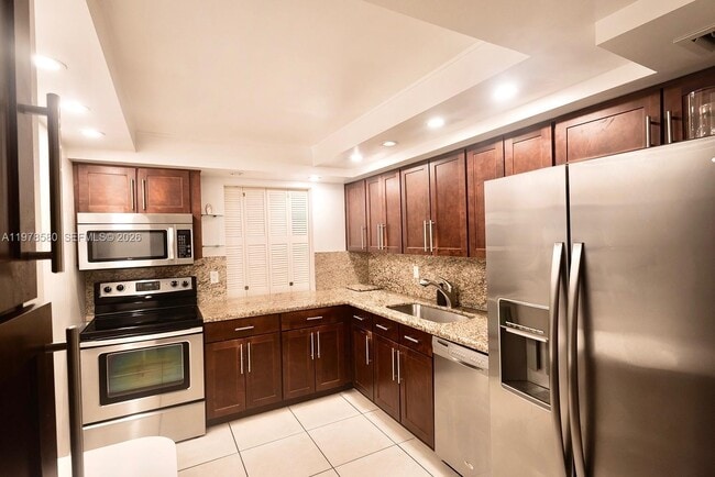 Photo - 801 Three Islands Boulevard Unidad 520