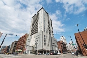 Building Photo - 330 W Grand Ave Unit 1506