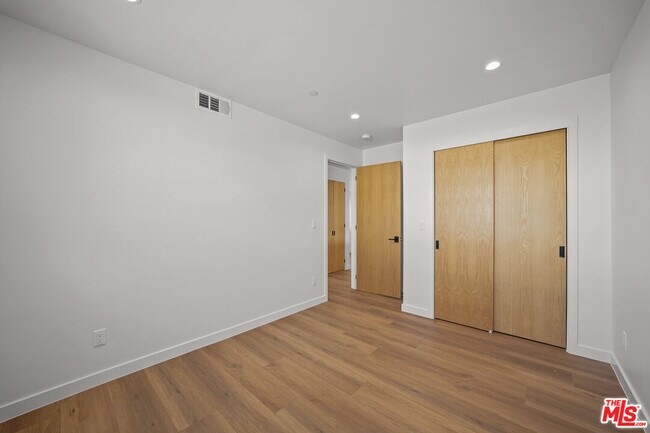 Photo - 817 N McCadden Pl