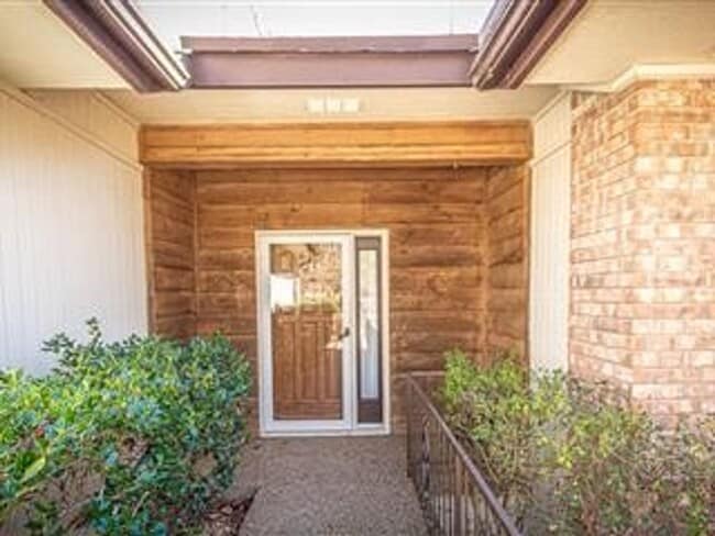 Photo - Large 3 Bedroom, 2 Bathroom home on the East End of the village. A serene neighborhood just waiti...