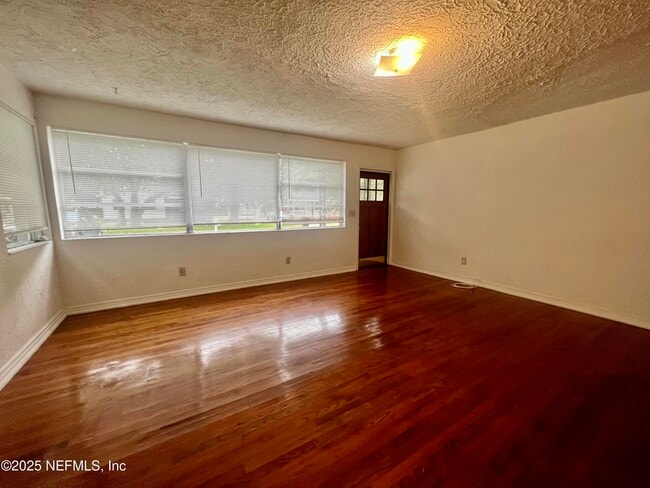 Photo - 3340 Sunnybrook Ave N