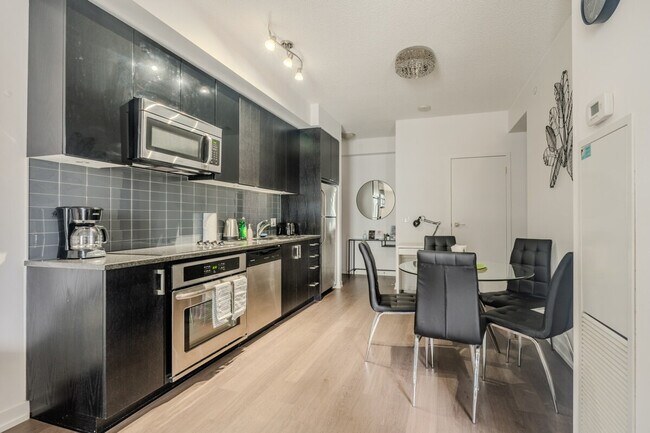 Photo - 110 Eglinton Ave E Unit ID1345814P