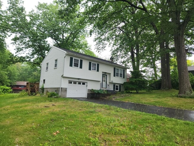 Beautiful 3-bedroom, 1.5-bathroom split-le... - Beautiful 3-bedroom, 1.5-bathroom split-le... House
