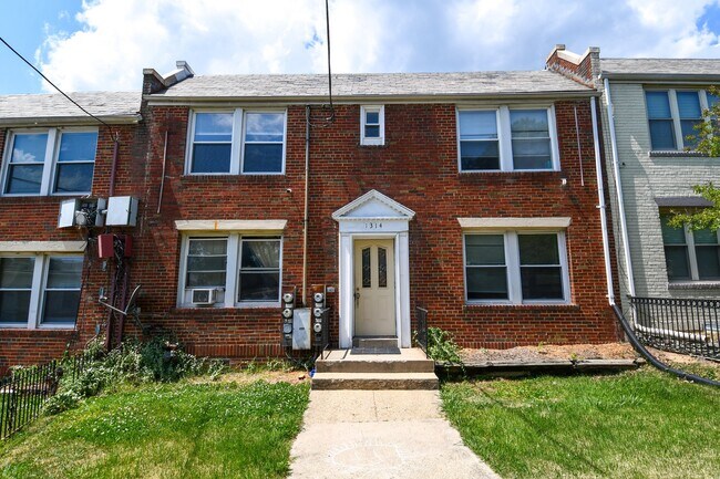 1314 Downing Pl NE Unit 2