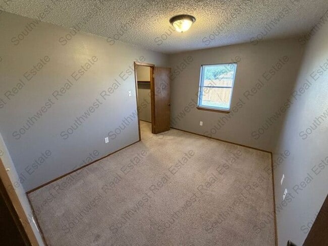 Photo - Spacious 3 bedrooms 2 baths home with 2 car garage