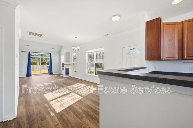 Photo - 2021 Livingston St