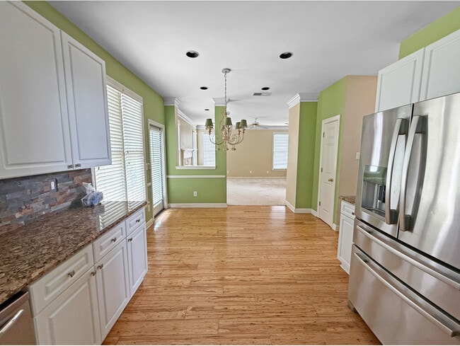 Photo - 805 Yosemite Dr NW
