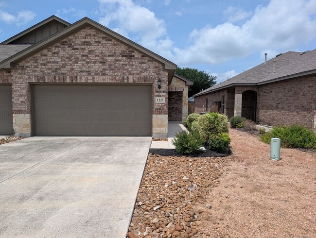 Photo - 1227 Old FM 306