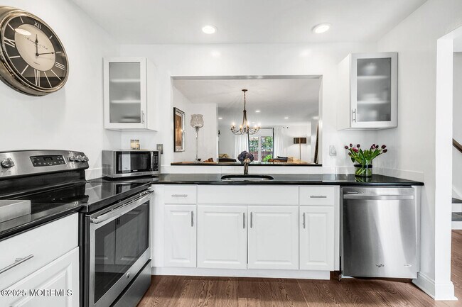 Photo - 60 Wyckham Rd