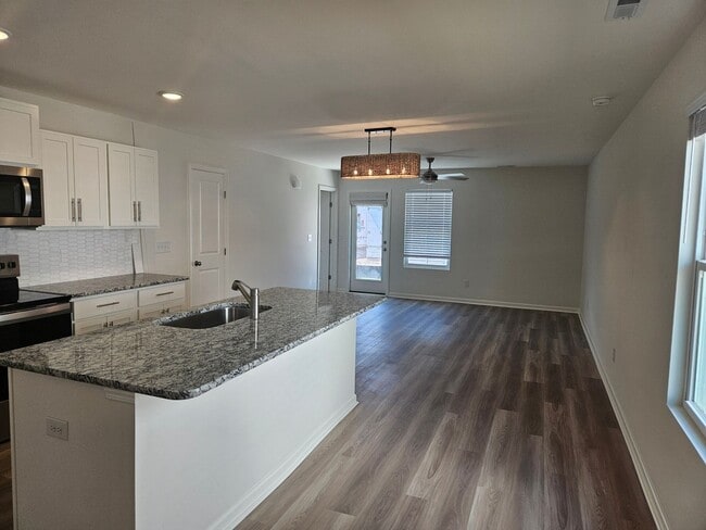 Photo - Unfurnished 3 Bedroom, 2 bath home - Hampstead - Brookfield Branch Community