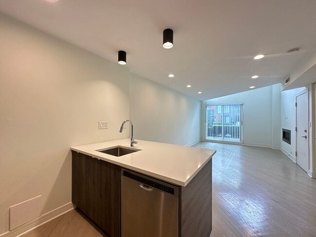 Photo - 843 W Grace St Unit 101E