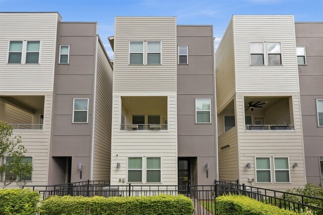 Building Photo - 2709 Clinton Dr
