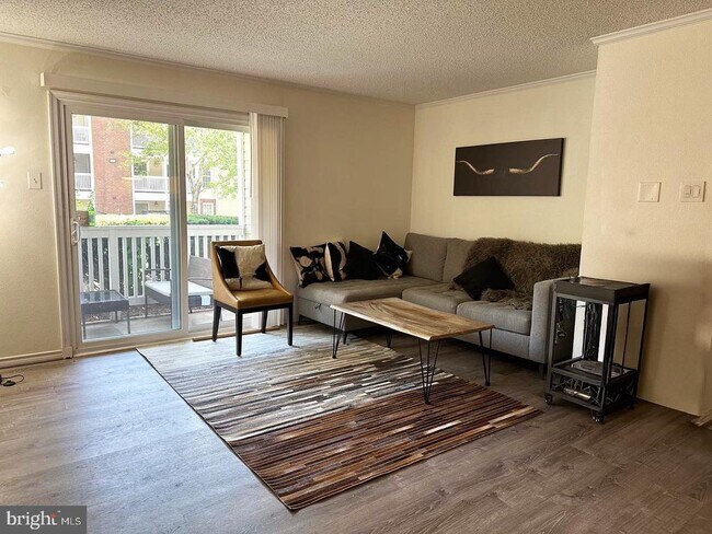 1527 Lincoln Way Unidad 104