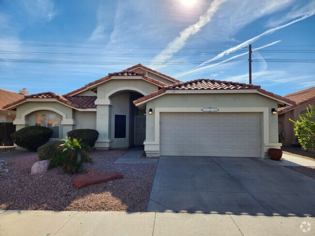 Building Photo - 3 Bedroom/2 Bath In Phoenix! No HOA & Priv... Rental