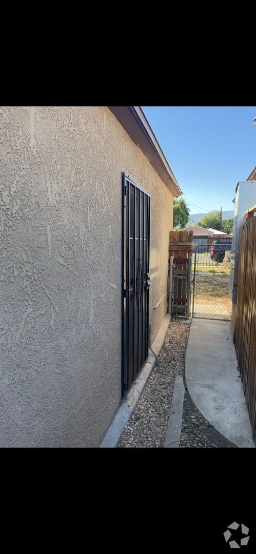 Building Photo - 1 Bed | 1 Bath | 400 Sq Ft | Studio/ADU Rental