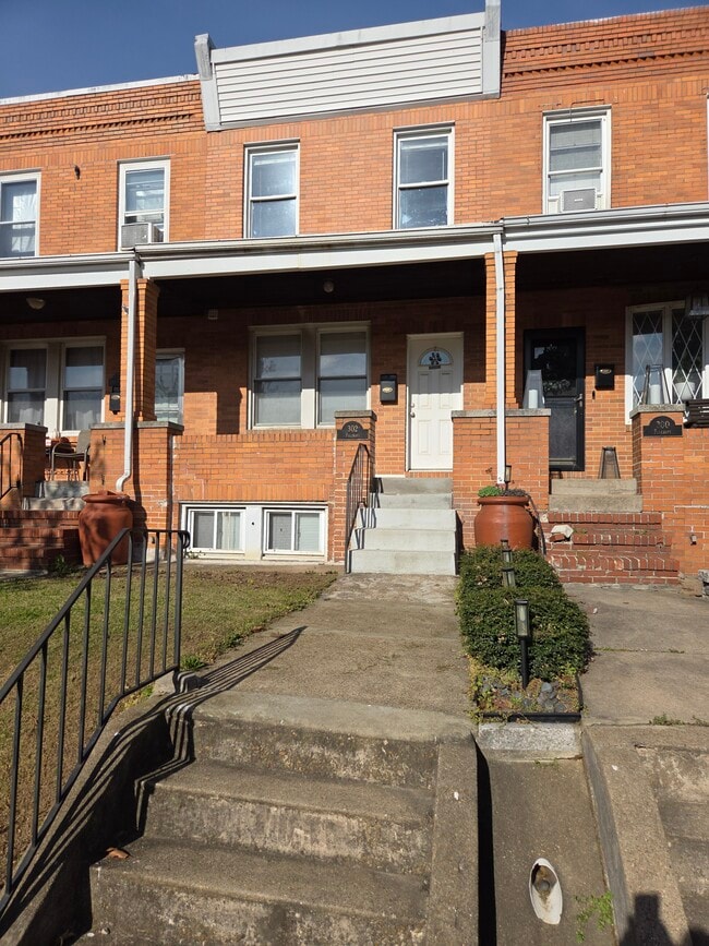 Building Photo - 302 Folcroft St Unit 2nd Floor Apt