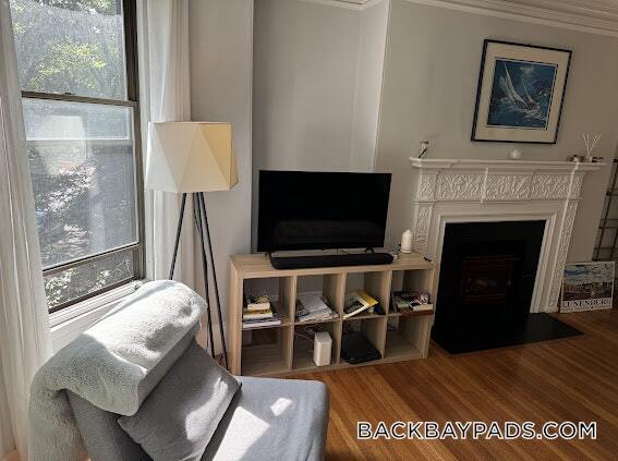 Photo - 429 Marlborough St Unidad 3A