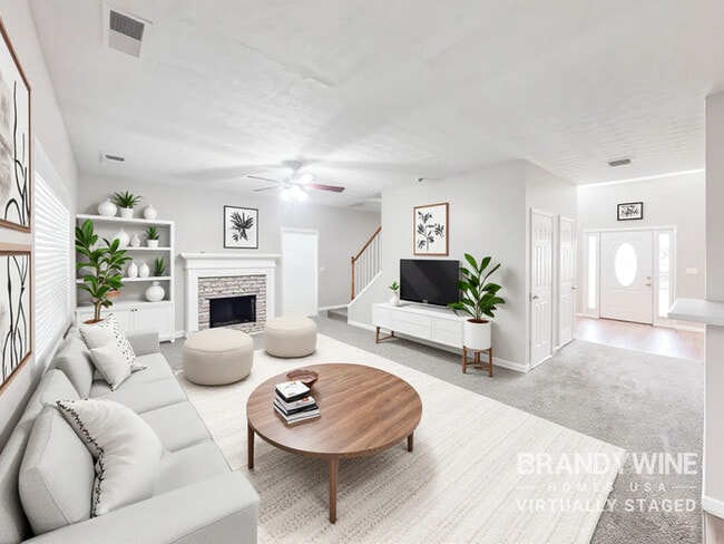 Photo - 215 Prince Edward Way