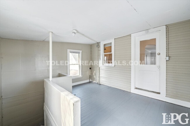 Photo - 340 E Lake St