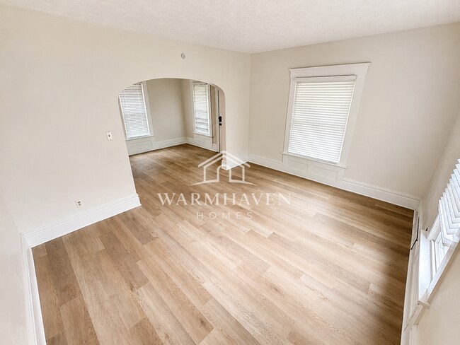 Photo - 212 Gale St