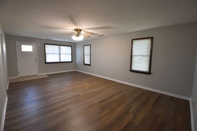 Photo - 2-3 bedroom Home in Greenfield with Garage.