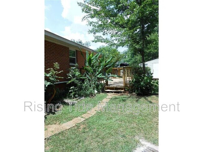 Photo - 3704 Honeysuckle Rd