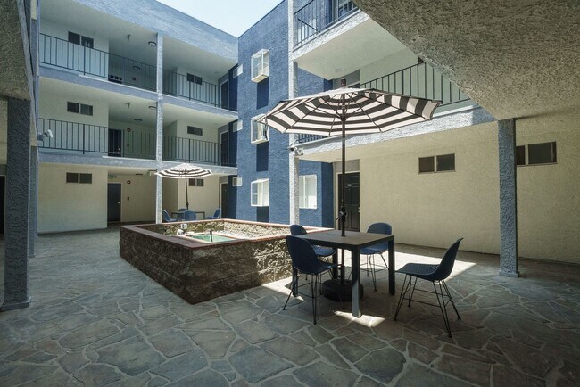 Photo - 1945 Glendon Avenue